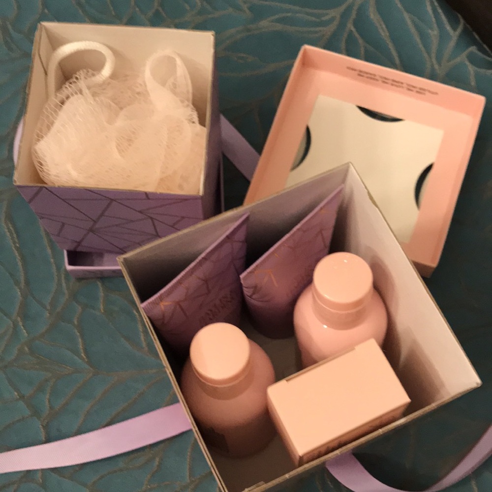 Baylis & Harding England Gift Box π - Picture 8 of 8